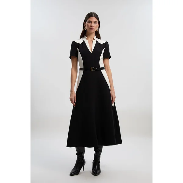 Robe Midi Ajustée à Ceinture avec Jupe Ample et Blocs de Couleurs en Tissu Stretch Compact