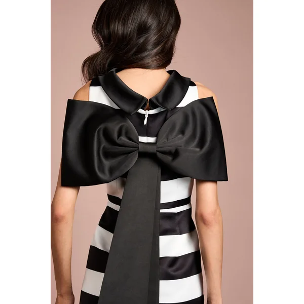 Robe Midi Droite À Rayures Avec Nœud Dans Le Dos Muse