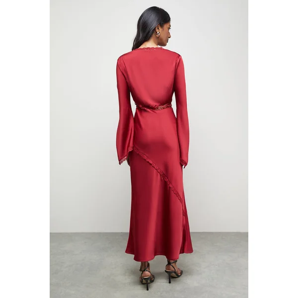 Robe Midi en Satin à Manches Évasées et Inserts de Dentelle