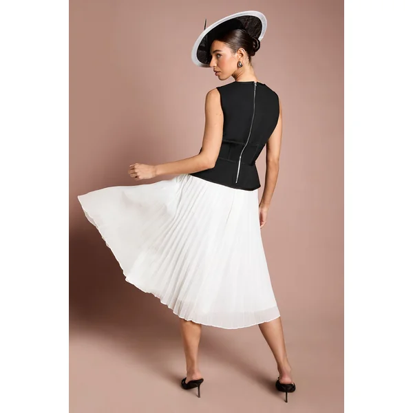 Robe Midi Lisa Tan À Basque Avec Corsage Bandage Et Jupe Plissée En Georgette Monochrome