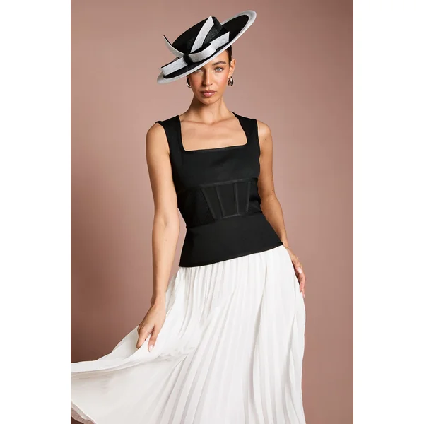 Robe Midi Lisa Tan À Basque Avec Corsage Bandage Et Jupe Plissée En Georgette Monochrome