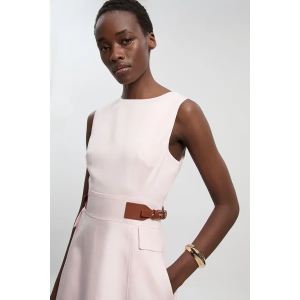 Robe Midi Petite en Lin Ajusté avec Détail de Patte à la Taille et Jupe Ample