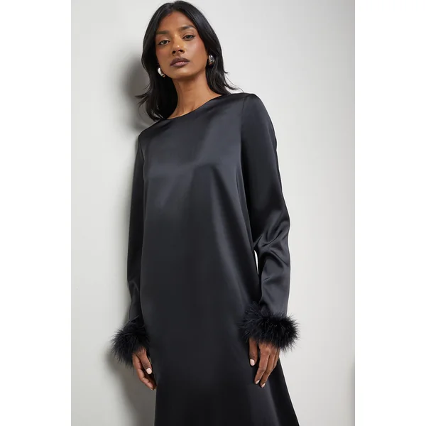 Robe Midi Évasée Col Montant en Satin Premium avec Plumes