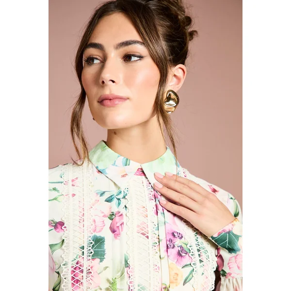 Robe Mi-Longue à Plis avec Finitions en Dentelle