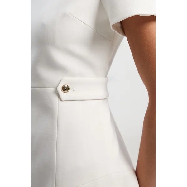 Robe Mini Ajustée Essential en Tissu Stretch Compact avec Détail Patte à la Taille