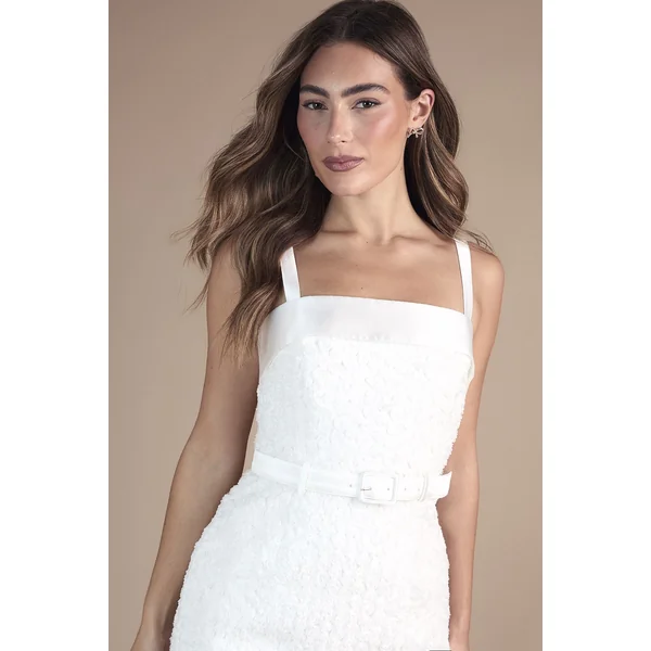 Robe Mini Ceinturée à Bretelles et Ornements