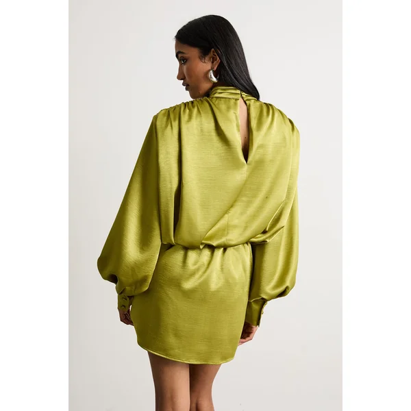 Robe Mini en Satin Drapé à Épaules Extrêmes