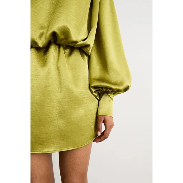Robe Mini en Satin Drapé à Épaules Extrêmes