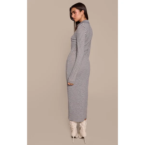 Robe Moulante À Rayures Avec Col Côtelé