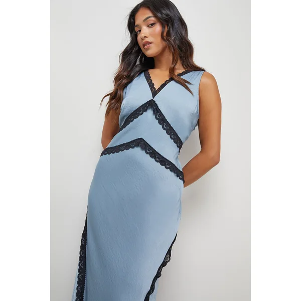 Robe Nuisette Mi-Longue Petite en Satin avec Dentelle Contrastante