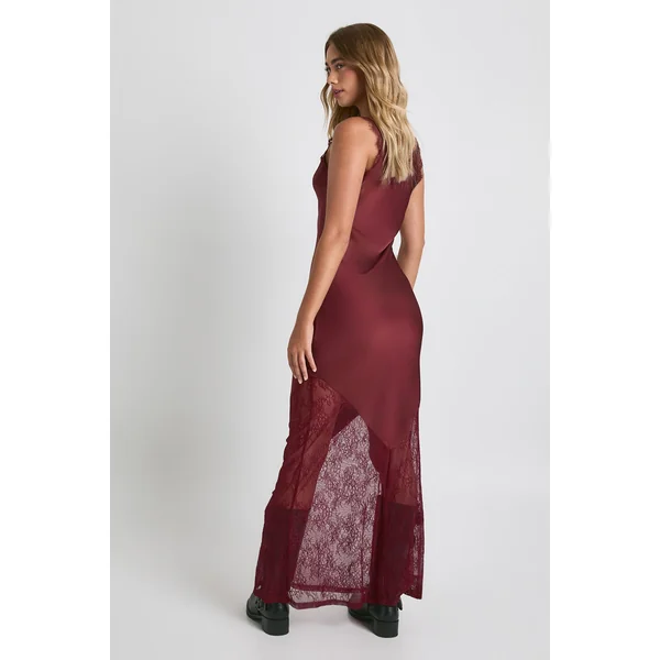 Robe nuisette à ourlet en dentelle