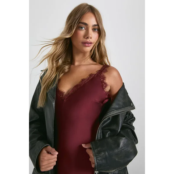 Robe nuisette à ourlet en dentelle