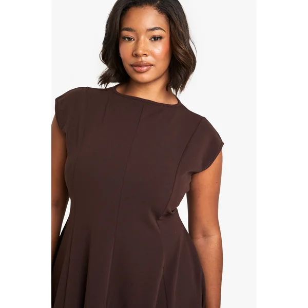 Robe patineuse à panneaux volumineuse