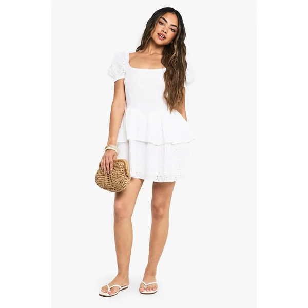Robe skater en broderie anglaise à manches bouffantes