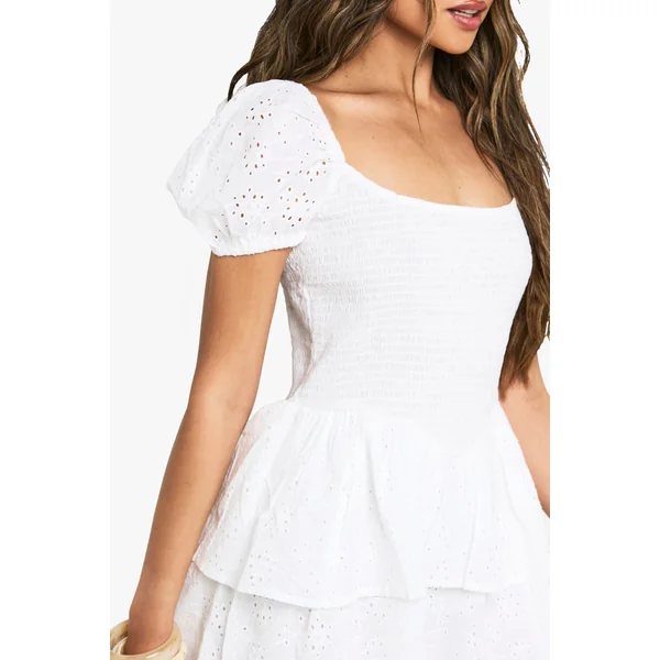 Robe skater en broderie anglaise à manches bouffantes