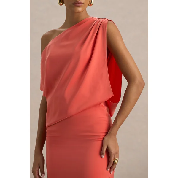 Ronnie | Robe longue corail en satin à encolure asymétrique et détail drapé