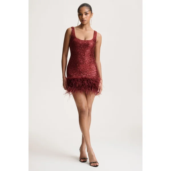 Rosalinda | Mini-robe en sequins bordeaux à col carré avec finition plumes