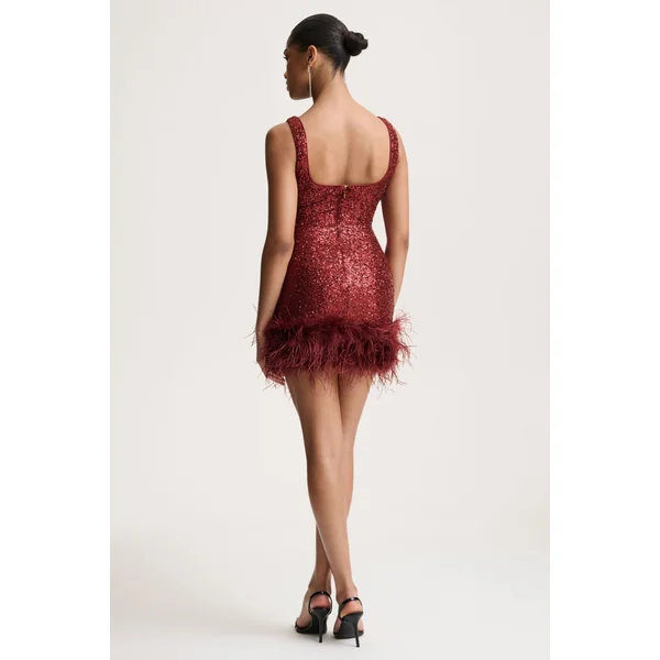Rosalinda | Mini-robe en sequins bordeaux à col carré avec finition plumes