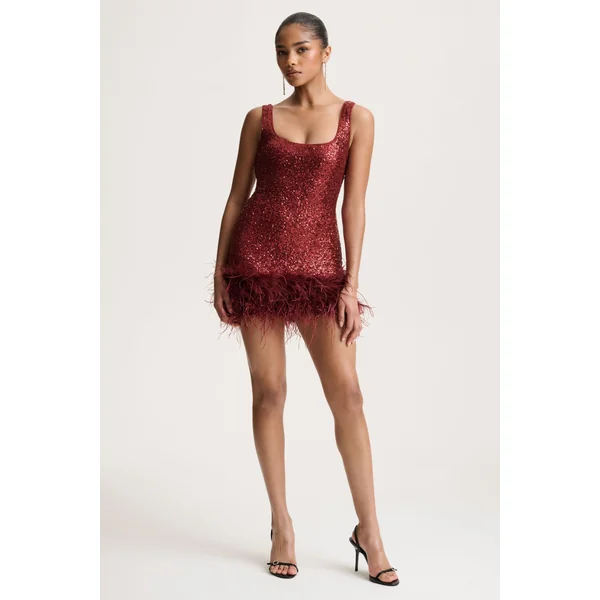Rosalinda | Mini-robe en sequins bordeaux à col carré avec finition plumes