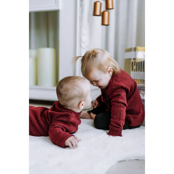 ROSE & LÉO - Chandail à boucles - cerise noir