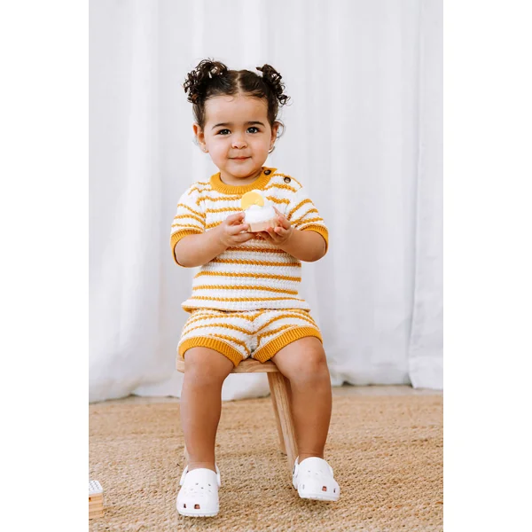 ROSE & LÉO - Petit outfit tricot - bouton d'or