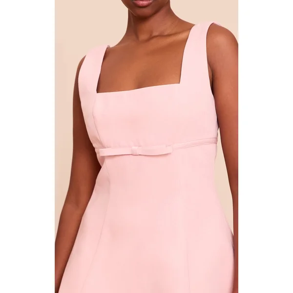 Rose Pâle Robe Droite Premium En Tissu Tissé Avec Détail Ceinture