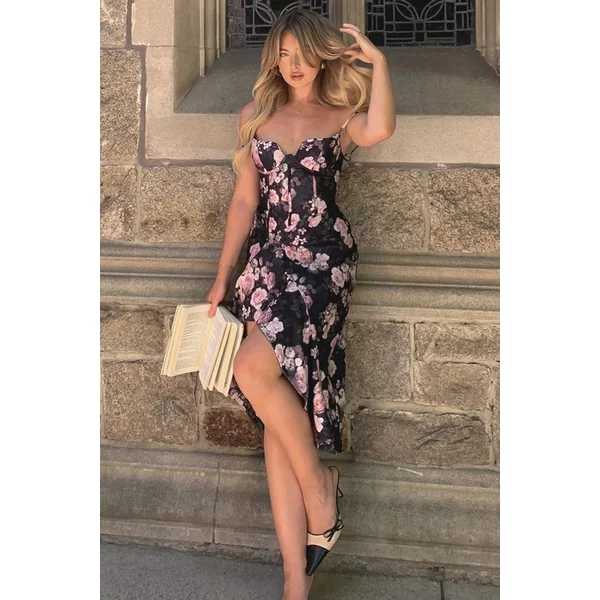Roses | Robe mi-longue noire à volants et corset fleuri