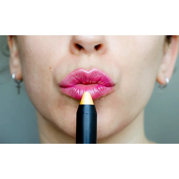 Rouge à Lèvres Magique Jaune – Couleur Rose Doux Longue Tenue