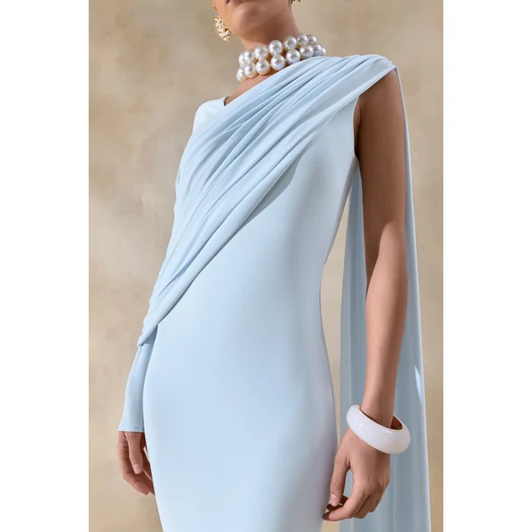 Rubelle | Robe longue bleu poudré à encolure asymétrique avec détail drapé