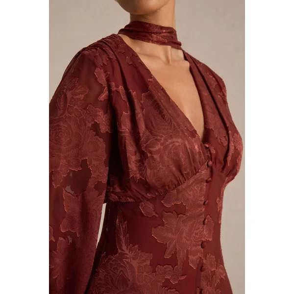 Sabina | Robe mi-longue en devoré rouille à décolleté plongeant