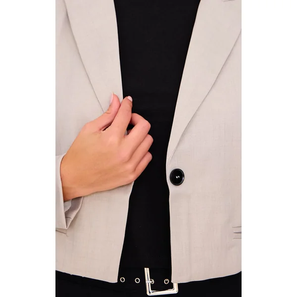 Sable Blazer Court Boxy Avec Poches Plaquées Détaillées