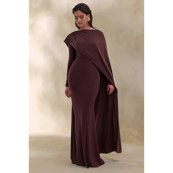 Salenne | Robe longue brune à encolure large avec cape asymétrique en satin