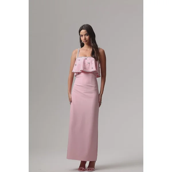 Scarlet | Robe longue rose pâle à décolleté carré ornée