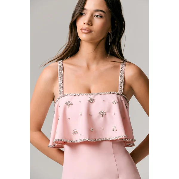 Scarlet | Robe longue rose pâle à décolleté carré ornée