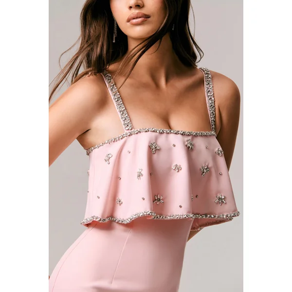 Scarlet | Robe longue rose pâle à décolleté carré ornée