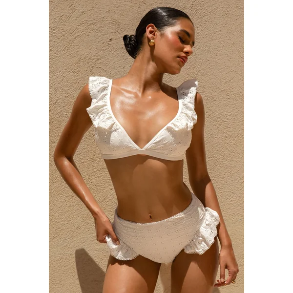 Seashells | Bas de bikini taille haute en broderie blanche avec bordure à volants