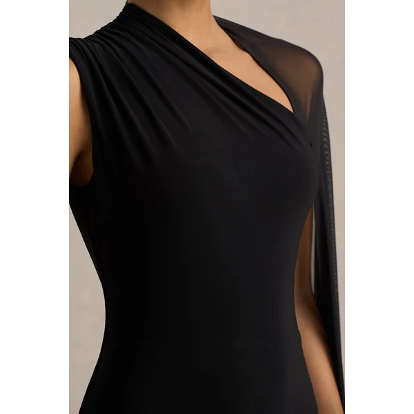 Selena | Robe longue noire à col montant avec découpe et manches cape