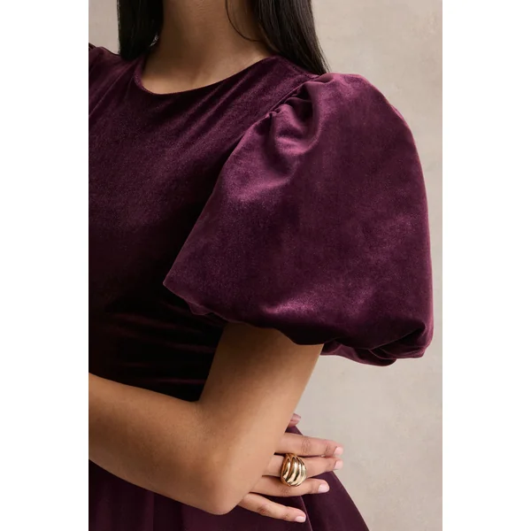 Seraphic | Robe mi-longue bordeaux en velours à manches bouffantes