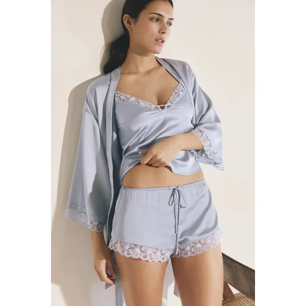 Short de pyjama satiné avec détail en dentelle