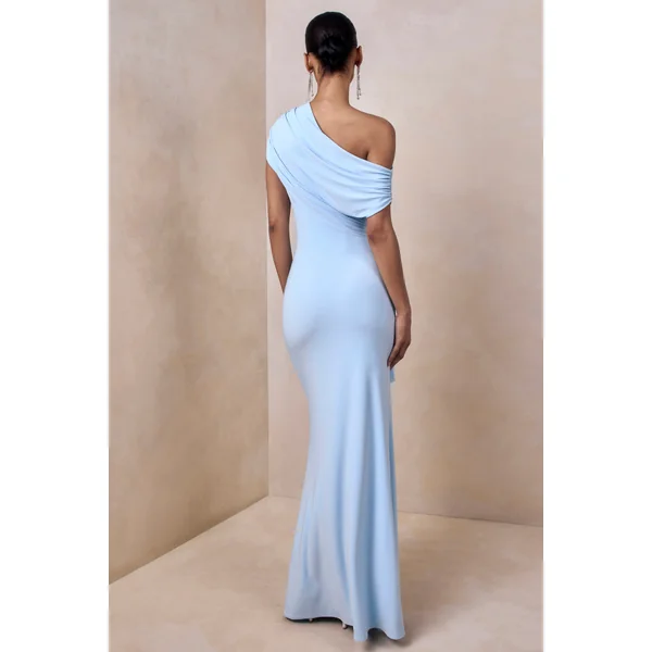 Siora | Robe longue bleu poudré à encolure asymétrique avec détails drapés