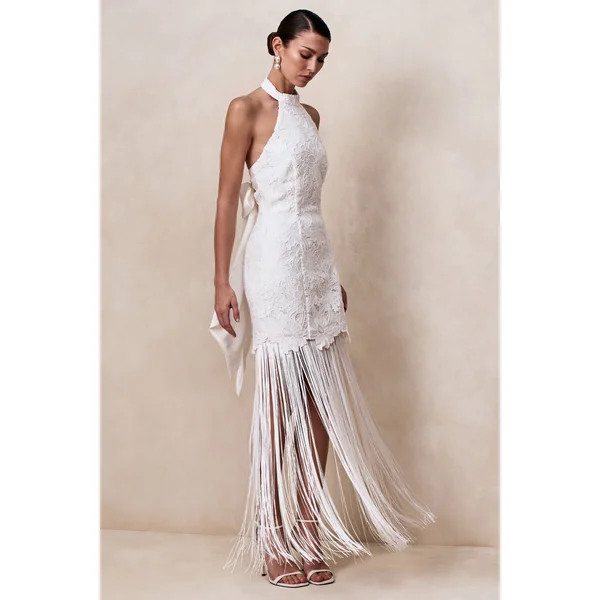 Skylar | Robe longue blanche en dentelle à encolure dos-nu avec dos ouvert et détail nœud