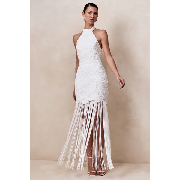 Skylar | Robe longue blanche en dentelle à encolure dos-nu avec dos ouvert et détail nœud