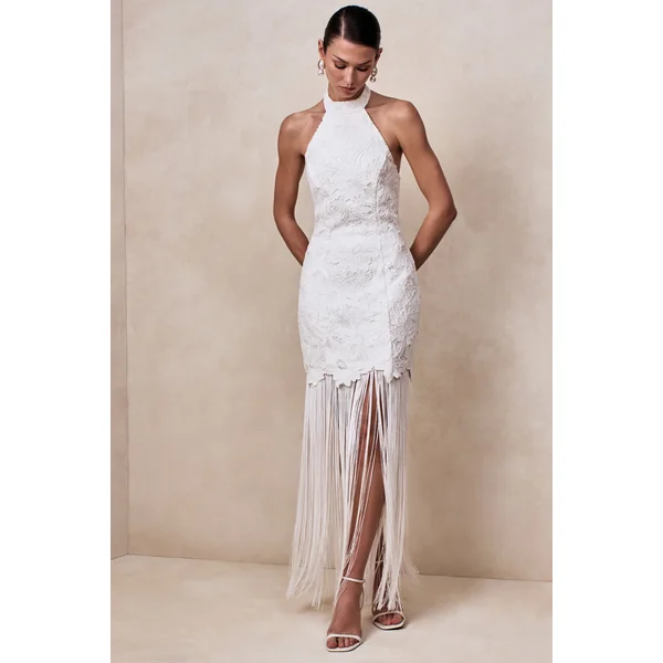 Skylar | Robe longue blanche en dentelle à encolure dos-nu avec dos ouvert et détail nœud