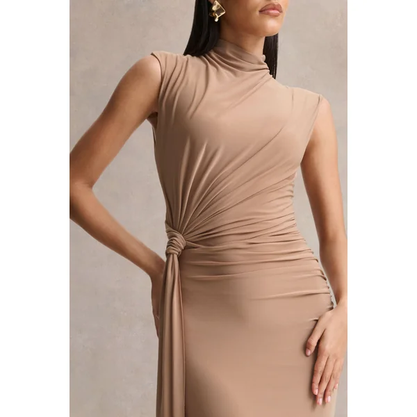 Solene | Robe longue brun à col montant avec effet portefeuille et drapé