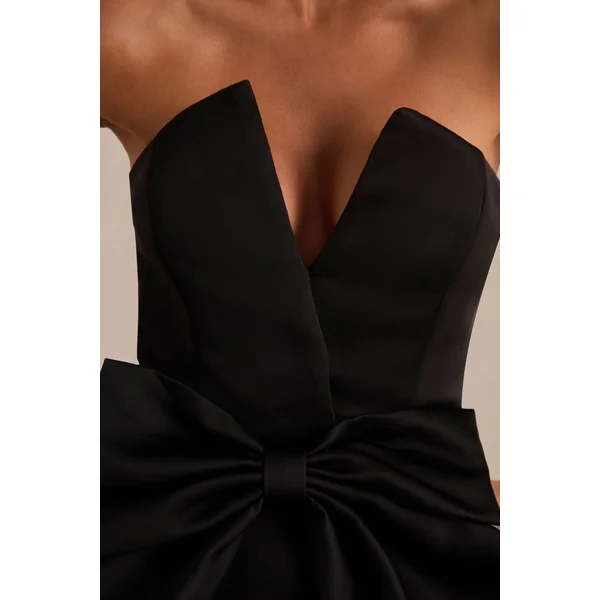 Sonata | Robe longue bustier en satin noir avec jupe tulipe
