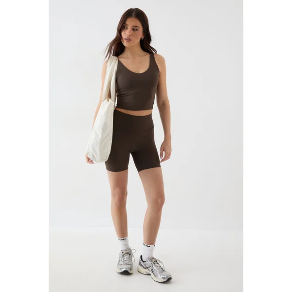 Soutien-gorge de sport DSGN Studio Ultra Sculpt à ligne allongée et décolleté plongeant