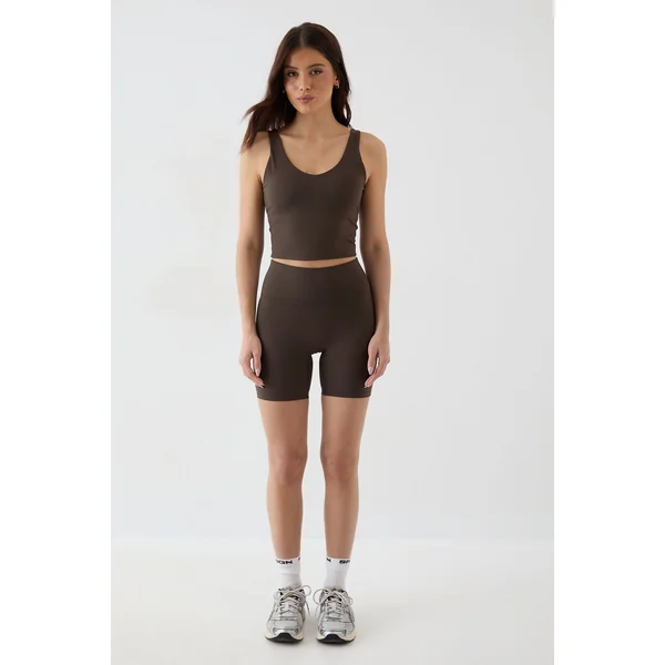 Soutien-gorge de sport DSGN Studio Ultra Sculpt à ligne allongée et décolleté plongeant