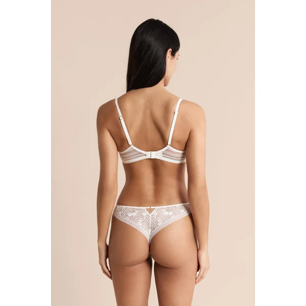 Soutien-gorge en dentelle avec bijou doré sans teinture