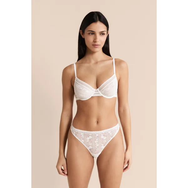 Soutien-gorge en dentelle avec bijou doré sans teinture