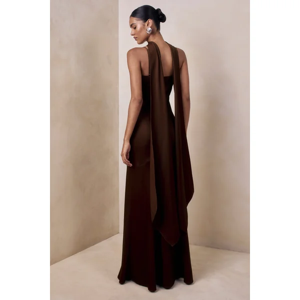 Starling | Robe longue en satin marron à décolleté plongeant avec détail écharpe